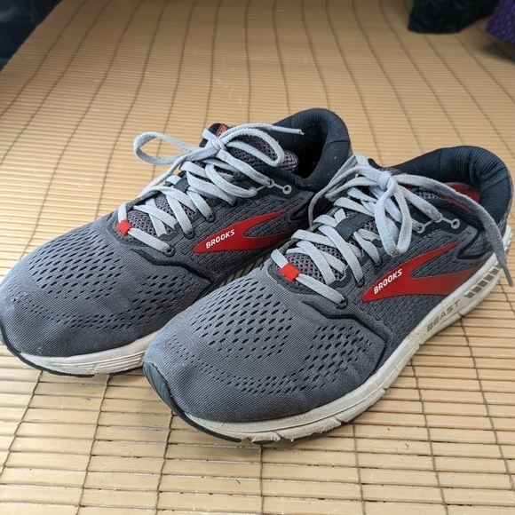 Brooks Beast 20 Mens 11.5D Shoes Sneakers Gray Red Running Walking NEW INSOLES main image 6